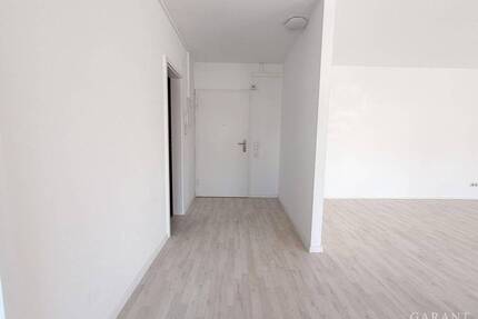 Ideal für Wohnen oder Büro - modernisierte 2 Zimmer-Einheit zu vermieten - Ludwigsburg Mitte
