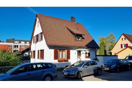 Haus mit 2 Garagen 2 Stellplätze Garten Freisitz Keller Kamin - Freudenstadt