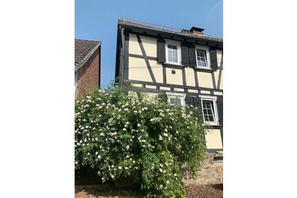 Fachwerkhaus mit ausgebauten Anbau - Schmitten im Taunus
