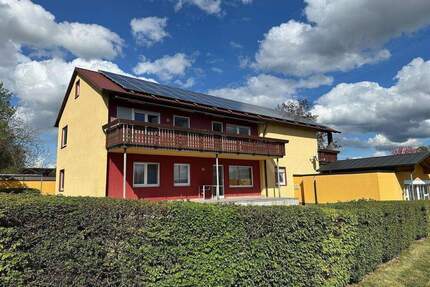 Zweifamilienhaus mit Nebengebäuden in traumhafter Alleinlage - Herbolzheim Tutschfelden