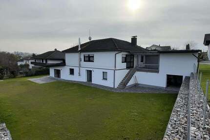Haus zum Kaufen in Windorf 575.000,00 € 298 m²