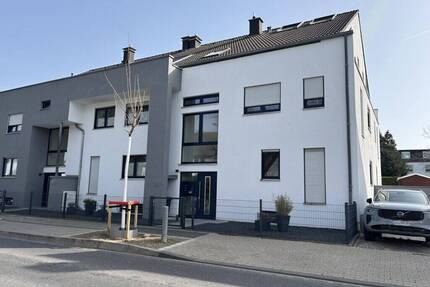Bezugsfreie 2-Zimmer-Eigentumswohnung mit eigenem Gartenanteil und Carport - Aachen Eilendorf