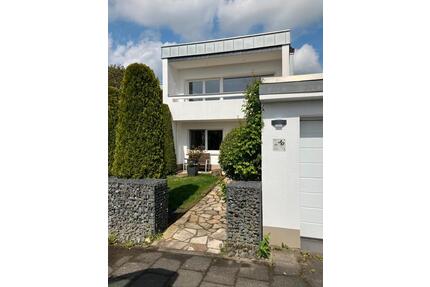 Freistehendes Einfamilienhaus als Bungalow mit Garage in Leverkus - Leverkusen Alkenrath