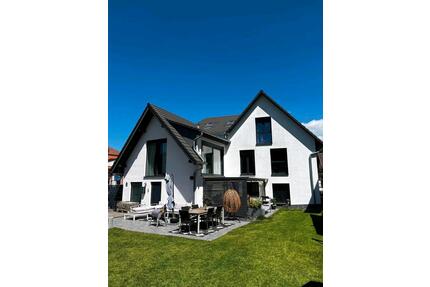 KfW55 Haus mit Einliegerwohnung | 261m² Wohnfläche | 4 Garagen - Villingen-Schwenningen