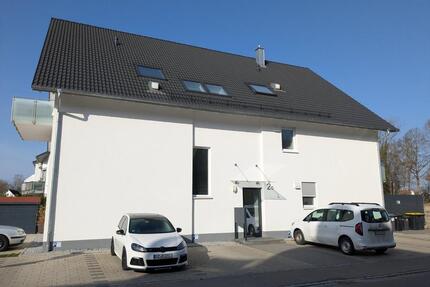 Sonnige Wohnung mit 3 Zimmer, Einbauküche und 2 Stellplätzen - Burgau