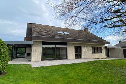 Geldern: Großzügiges Wohnen in begehrter Lage oder Arbeiten und Wohnen in einem Haus