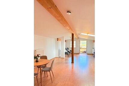 Großzügige 2-Zimmer-Dachgeschosswohnung mit Balkon und Ausblick - Trostberg