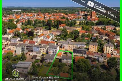 Viel Platz im Haus mit großem Obstgarten, Bungalow und 8 Garagen - Güstrow