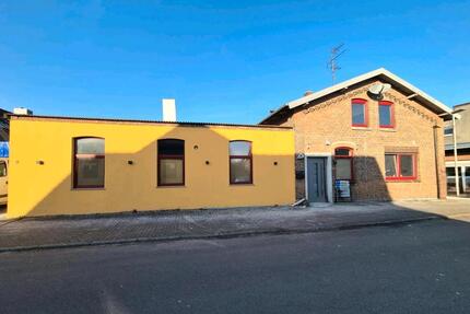 Mehrfamilienhaus mit 3 Einheiten | saniert | 675 m² | Garagen - Lägerdorf