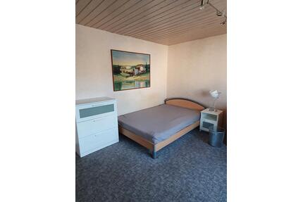 Schönes Zimmer in 3-er Studenten-WG - Aalen