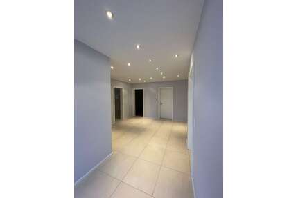 Haus zum Mieten in Weilerbach 2.950,00 € 295 m²
