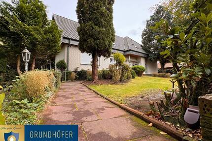 Zweifamilienhaus mit parkähnlichem Grundstück in traumhafter Lage in Bösel