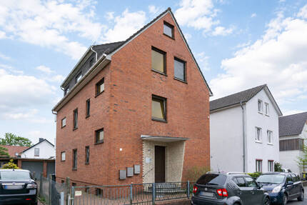 PURNHAGEN-IMMOBILIEN - VegesackAumund, freist. 3-Parteienhaus mit 2 Garagen nahe der Fußgängerzone - Bremen Fähr-Lobbendorf