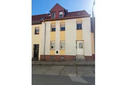 Reihenhaus zu vermieten - 1.150,00&nbsp;EUR Kaltmiete, ca.&nbsp; 120,00&nbsp;m&sup2; in Arnstein (PLZ: 06456)