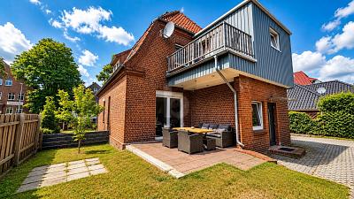 EIN ZUHAUSE MIT CHARME UND RAUM FÜR IHRE ZUKUNFT - Stade