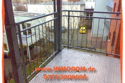 2,5-Zimmer-Wohnung mit großen BALKON und LAMINAT im Zentrum Zwickaus zu vermieten!