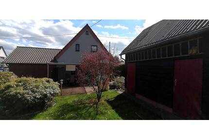 Charmantes Einfamilienhaus mit Terrasse, Garten & Carport in ruhiger Lage - Reinsfeld