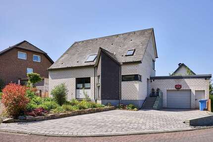Haus zum Kaufen in Bestwig 285.000,00 € 172 m²