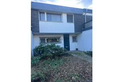 RENOVIERUNGSBEDÜRFTIGES REIHENHAUS IN WILLICH SCHIEFBAHN