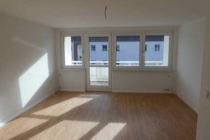 Naundorf, OT Hof...4-Raum-Wohnung mit großem Balkon!