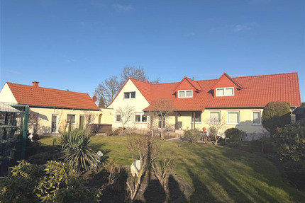 Arbeiten&Wohnen, ehem. Praxis und EFH m. Keller, Gartenhaus, GarageCarport + toller Garten! - Leipzig Grünau-Siedlung