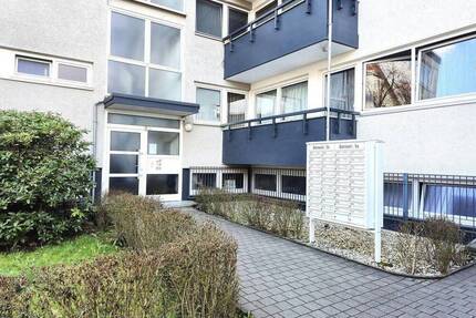 Möblierte-Zwei Zimmer-Ab Sofort-Balkon - Neu-Isenburg