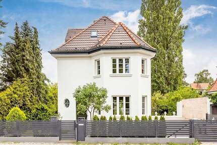 Haus zum Kaufen in Berlin 1.890.000,00 € 235 m²