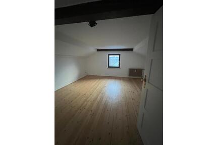 4-Zimmer-Wohnung auf zwei Ebenen mit Einbauküche & eigenem Garten - Passau Maierhof