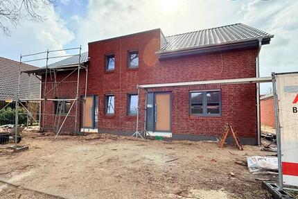 Neubau Attraktive Doppelhaushälfte mit Terrasse, Garten und Carport! - Nienburg (Weser)