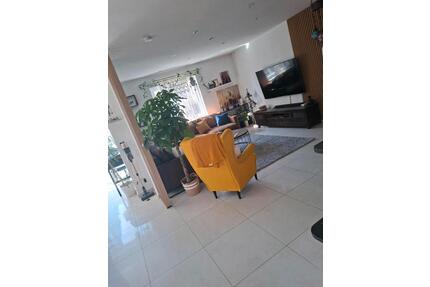 Haus im 2 Familienhaus - 2.850,00&nbsp;EUR Kaltmiete, ca.&nbsp; 160,00&nbsp;m&sup2; in Stuttgart (PLZ: 70378) Mühlhausen