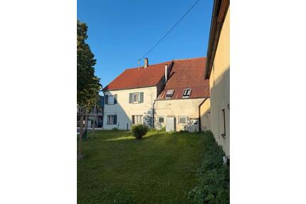 Sanierungsbedürftiges Haus mit ca 500 qm Grundstück - Heroldstatt