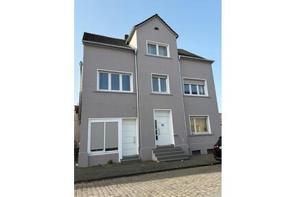 Vollständig sanierte 3 Zi Wohnung in Lage mit sonniger Terrasse