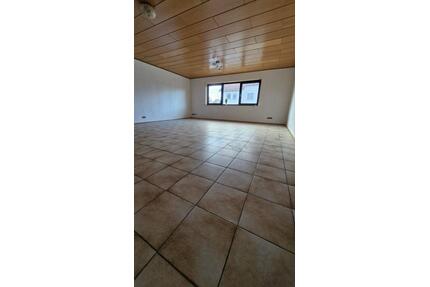2,5 ZKB in Kirchhain Zentral - 590,00&nbsp;EUR Kaltmiete, ca.&nbsp; 86,00&nbsp;m&sup2; in Kirchhain (PLZ: 35274)