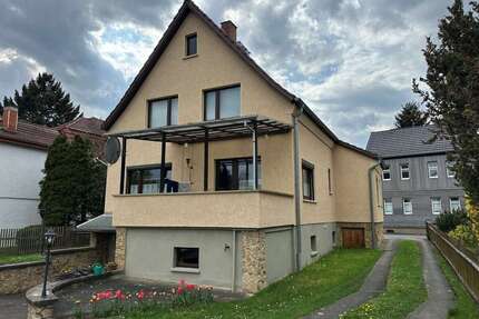 Teilsaniertes Einfamilienhaus mit großem Grundstück - Rudolstadt