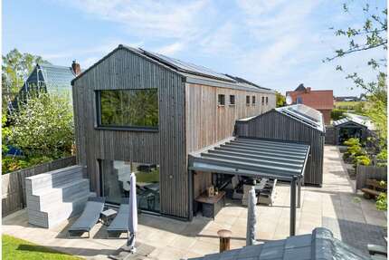 Haus zum Kaufen in Hollern-Twielenfleth 1.599.000,00 € 304.6 m²