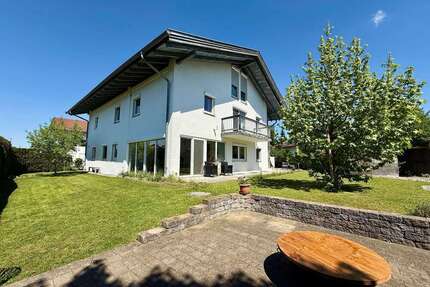 Haus zum Kaufen in Grabenstätt 1.250.000,00 € 300 m²