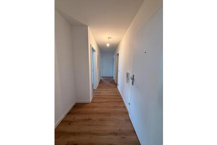 Hochwertig modernisierte 3-Zimmer-Wohnung m. Balkon u. Stellplatz - Ketsch