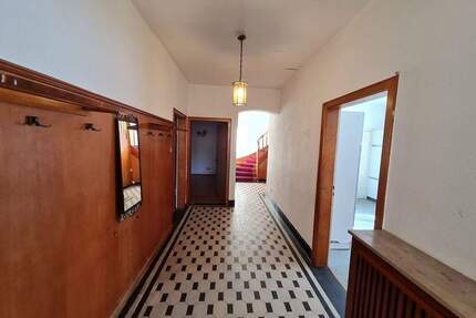 * VERKAUFT * Burgbrohl großes Einfamilienhaus Ausbaureserve älteres charmantes Wohnhaus wieder aufwerten, Garten, Garage,