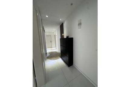 Renovierte,3 Zimmer Wohnung mit Balkon - Augsburg Lechhausen