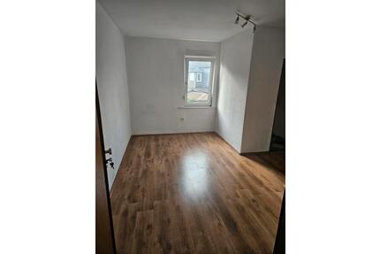 2 ZKB WOHNUNG ZU VERMIETEN - 480,00&nbsp;EUR Kaltmiete, ca.&nbsp; 50,00&nbsp;m&sup2; in Siegen (PLZ: 57078) Dillnhütten