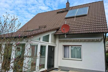 Gepflegtes, ruhig gelegenes 1 - 2 Familienhaus mit Wintergarten - Lautertal