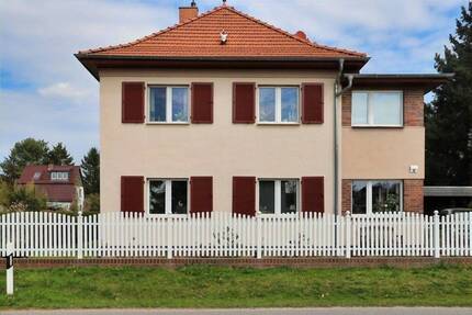 Modernisiert und gepflegt - Charmantes Einfamilienhaus mit tollem Grundstück, Carport, Nebengelass, Pool und Kamin - Panketal Zepernick