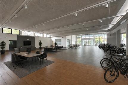 Katip I Hochwertiger Showroom in attraktiver Lage von Gersthofen – mit vielen Extras