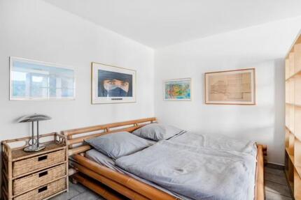 Geräumige, gepflegte, möbilierte 1-Zimmer-Wohnung mit Loggia - Köln Porz