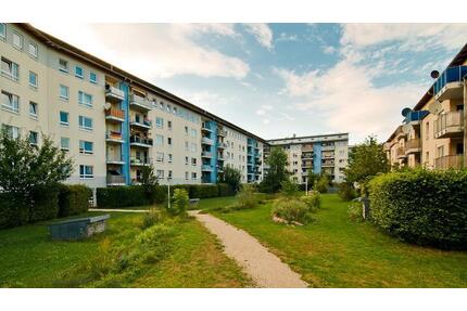 Renovierte 2-Zimmer-Wohnung im Erdgeschoss mit kleinem Garten und Terrasse - Erlangen Bruck