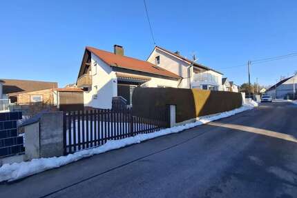 Haus zum Kaufen in Wehringen 780.000,00 € 417 m²