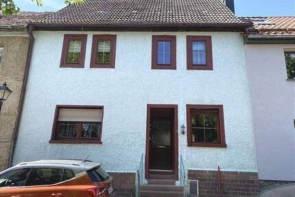 Stadthaus mit Garten in Wiehe - 40.000,00&nbsp;EUR Kaufpreis, ca.&nbsp; 110,00&nbsp;m&sup2;&nbsp;Wohnfl&auml;che in Wiehe (PLZ: 06571)