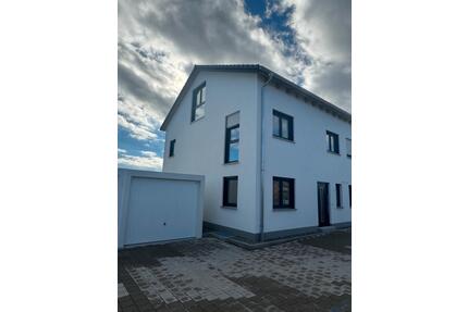 Prov.frei Neubau DHH mit Keller Garage Stellplatz - Schwabmünchen