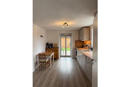 Doppelhaushälfte zu Vermieten - 1.300,00&nbsp;EUR Kaltmiete, ca.&nbsp; 90,00&nbsp;m&sup2; in Waging am See (PLZ: 83329) Fisching