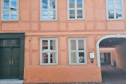 2 Zimmer Wohnung - 315,00&nbsp;EUR Kaltmiete, ca.&nbsp; 35,00&nbsp;m&sup2; in Röbel/Müritz (PLZ: 17207)